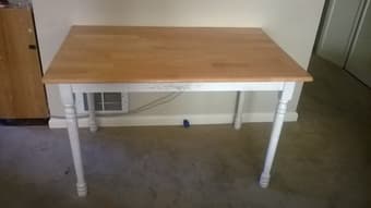 kitchen/dinning table $30 2