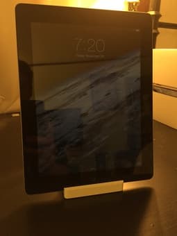 Ipad 3 Wifi 16GB + smart cover + stand $320 4