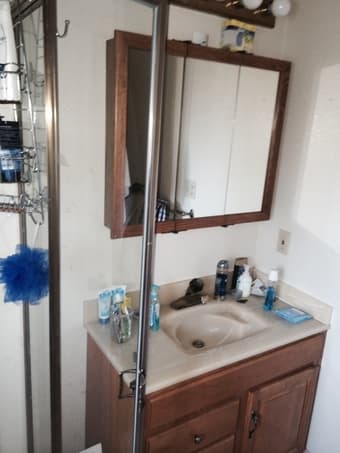 $700 for Dec, large bedroom with en-suite and walk in wardrobe 3