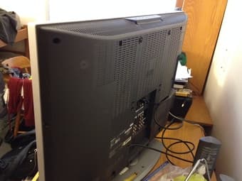 SONY Bravia 32 Inch - HDTV $80 2