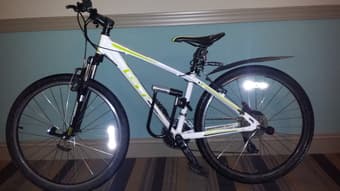 Bike GT Aggressor 3.0 XS woman 2013 - White - 21 gears - 200$. 2