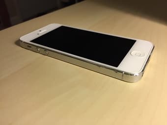 iPhone 5 32GB white, GSM, good condition, NO SIM-lock 2