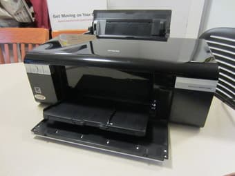 Selling Epson R280 Ultra Hi-Definition Photo Printer for $40 obo 1