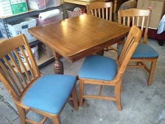 Dinning table w/ 4 chairs 2