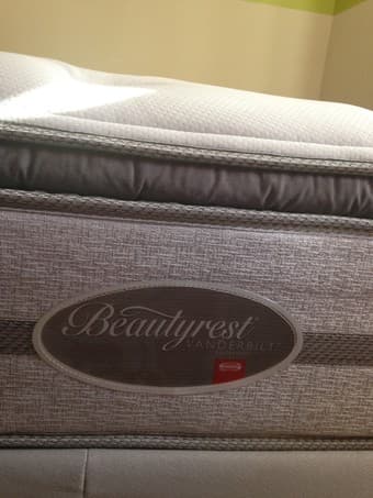 Selling Almost-New Queen Size Bed Mattress $400 1
