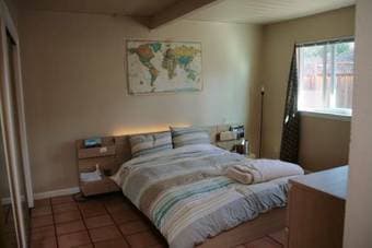 $2,000 Spacious master bedroom in shared palo alto house 1