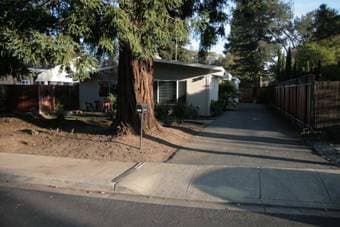 $2,000 Spacious master bedroom in shared palo alto house 3