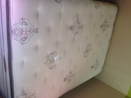 Selling Almost-New Queen Size Bed Mattress $400 2