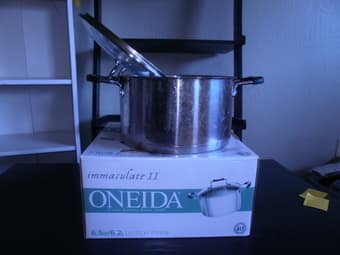cooking pot(6.5 qt) $10-ONEIDA 1