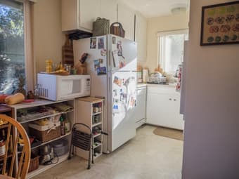 One bedroom in a 2bd/1ba apartment in Menlo Park with a dog! 2