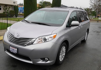 2013 TOYOTA SIENNA XLE EXCELLENT CONDITION 1