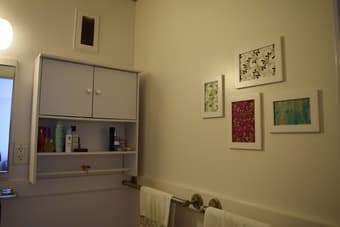 BATHROOM FURNITURE / WHITE WALL CABINET 1