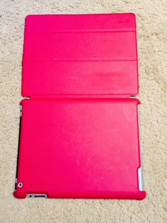 iPad 2 (32G) with a case stand ($200) 1