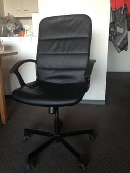 DESK CHAIR (FAUX LEATHER) $20 1