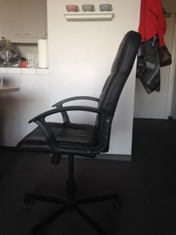 DESK CHAIR (FAUX LEATHER) $20 2