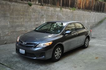 Low Mileage! Clean Carfax! 12500$ TOYOTA Corolla 2011 LE Sedan 1