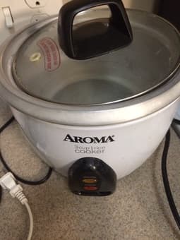 Rice cooker - 5 dollars each 2