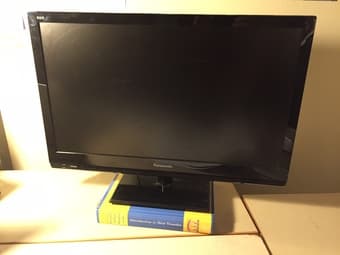Panasonic 24'' TV - TC-L24X5 - $125 1