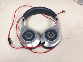 Like New Beats By Dre Noise Canceling Headphones (Silver) 1