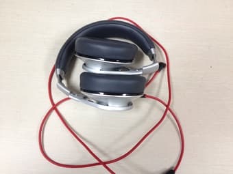 Like New Beats By Dre Noise Canceling Headphones (Silver) 3