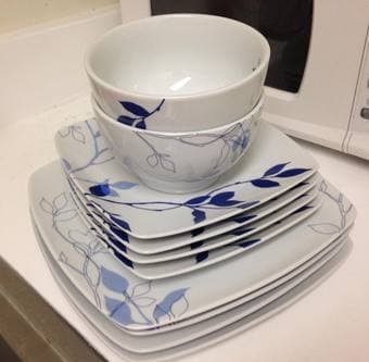 Dishes / Plates set -- Like NEW -- Only 20 !! 1