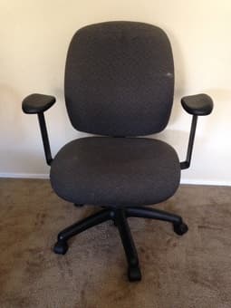 Office chair: asking $20 1