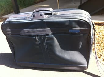 Samsonite luggage, rolling suitcase $25 1