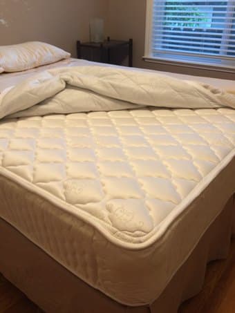 Like new Queen Bed 1