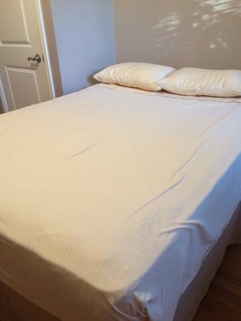 Like new Queen Bed 2