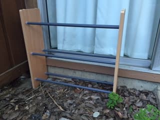 shoe rack, floor lamp, rug 3