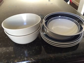 IKEA / Mainstay bowls, plates ... 1