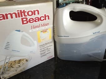Hamilton Beach Hand Mixer with snap-on case 1