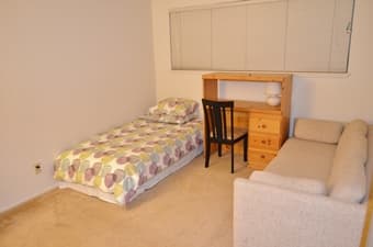 Room available immediately for male student/visitor 1