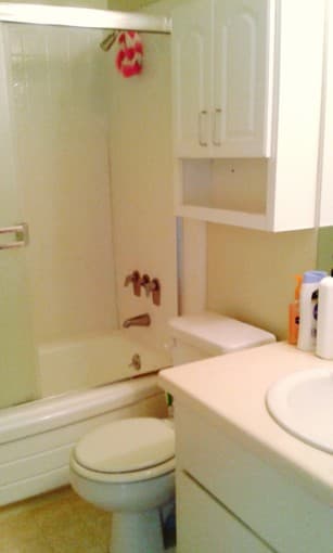 Female only, 5/1-6/30, $800, 1 living room 3