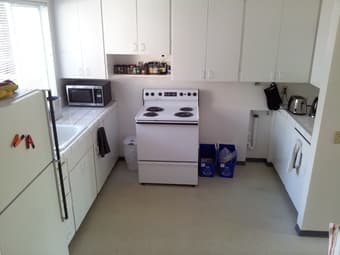 $950/4-week sublet in 2-bedroom/1 bathroom EV lowrise, June 3 - July 1 2