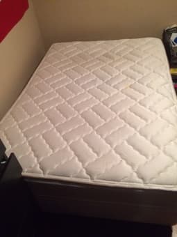 FULL SIZE MATTRESS+BOX SPRING+FRAME ONLY 2 YEARS OLD 200$ 2