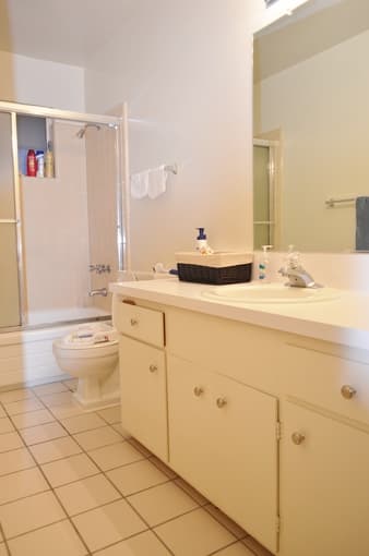 Room available for short term (May 1-May 15) 2