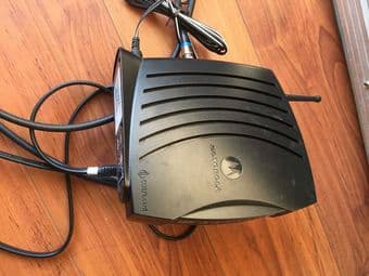 moving sale-----MOTOROLA SBG900 wireless surfboard Gateway - $40 2