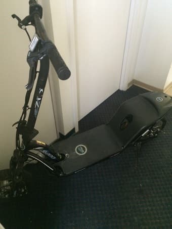 Selling Currie EZIP 1000 Electric Scooter $400 1