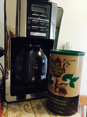 Mr. Coffee12 cup programmable Coffee maker $10 . Free coffee beans 1