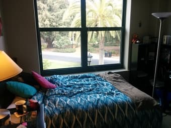 Private BR/bathroom in female grad student Munger apt 6/4-8/9 1