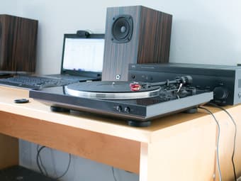 Denon DP-300f turntable 1