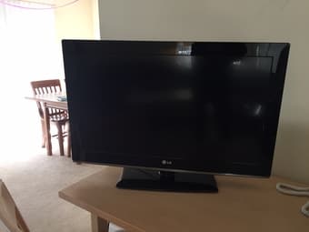32'' LG 32LK330 TV For Sale! $130 OBO 2