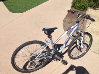 Schwinn 26" Mountain Bike (2y Protection Plan) + Helmet + Pump + Bike lock 2