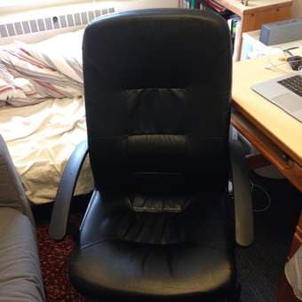 Selling black leather swivel chair 1
