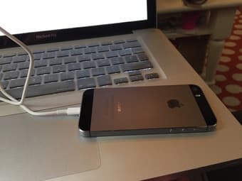 IPhone 5S 64 GB unlocked (works with any provider) for only 350 $ 2
