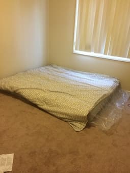Selling mattress, dining table and chairs 3