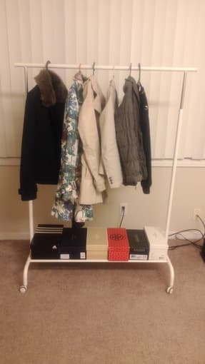 Selling lamp, microwave, clothes rack and vacuum cleaner 1