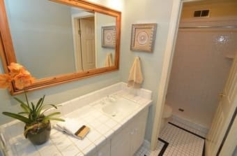 Spacious room in San Carlos, includes utilities, cleaning service! 3