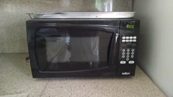 Selling Salton black body microwave for $25 1